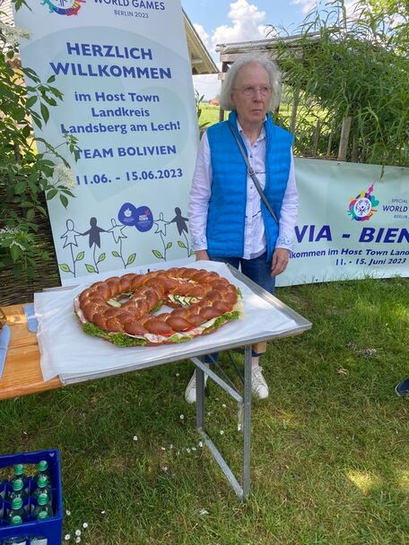 Empfang im Steinzeitdorf Pestenacker